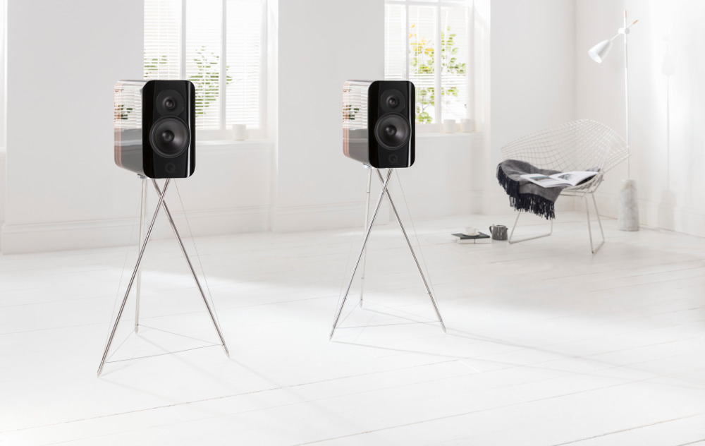 Q ACOUSTICS_Concept 300_Black_Rosewood_Grill_Off_Lifestyle