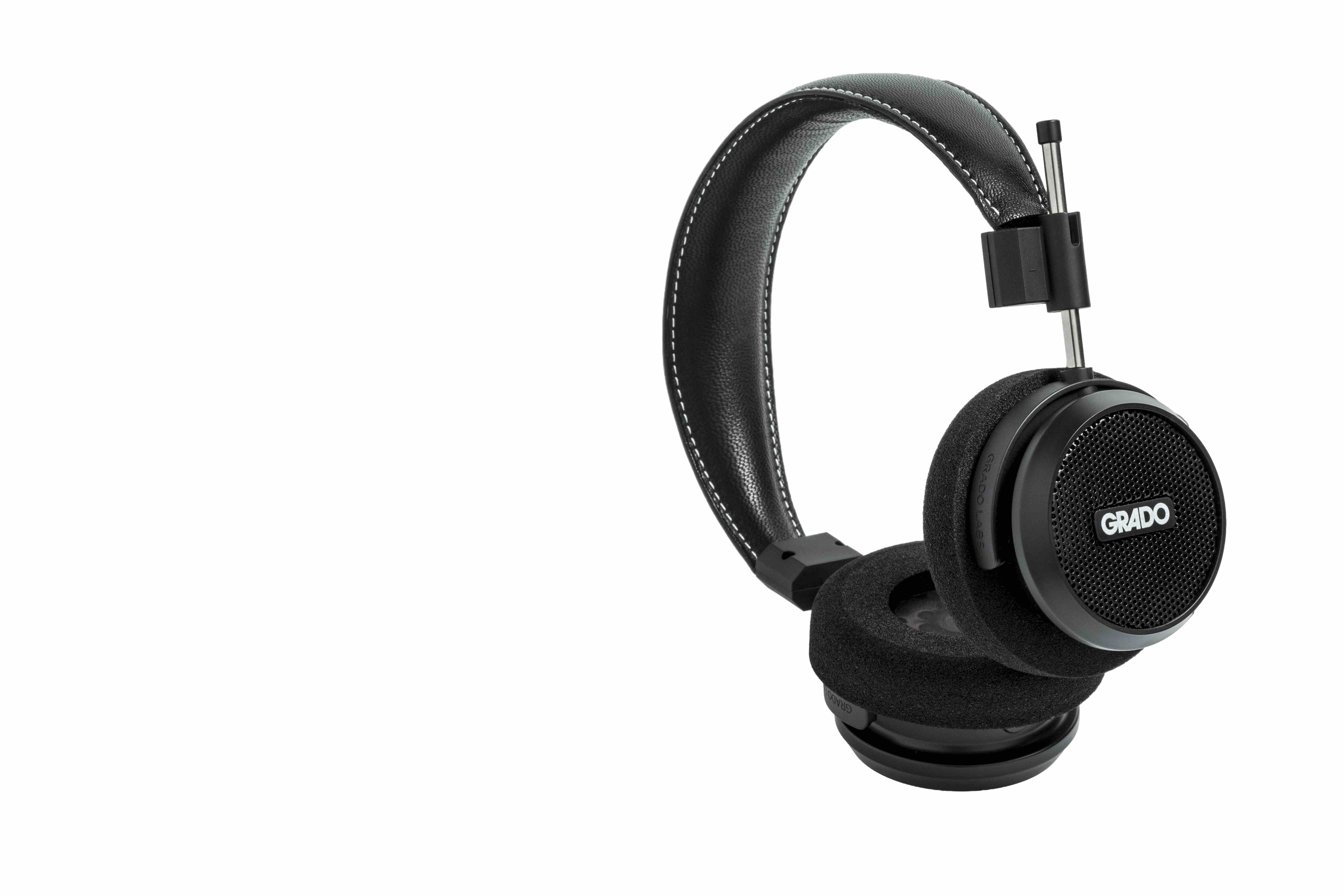 Several speakers in different sizes
Description automatically generated